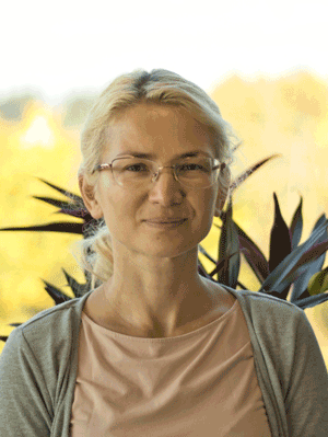 Dr. Anna Holovan
